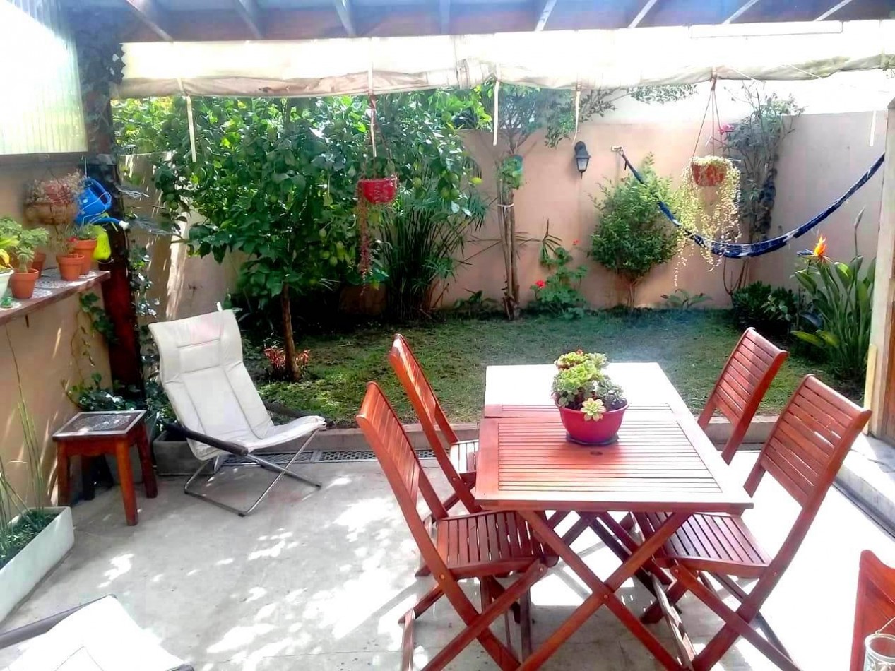 DUPLEX 4 AMBIENTES  COCHERA , JARDIN y PARRILA                           