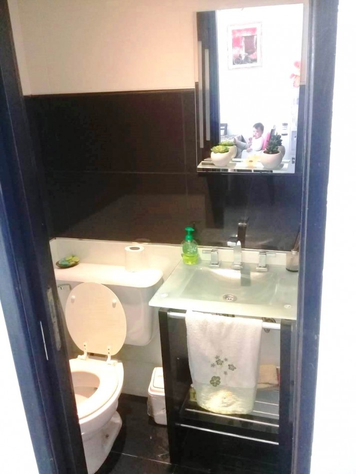DUPLEX 4 AMBIENTES  COCHERA , JARDIN y PARRILA                           
