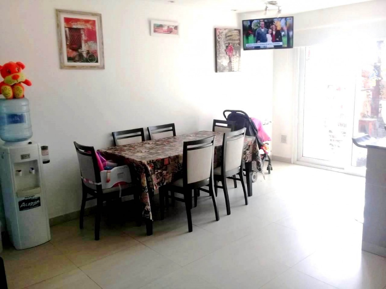 DUPLEX 4 AMBIENTES  COCHERA , JARDIN y PARRILA                           