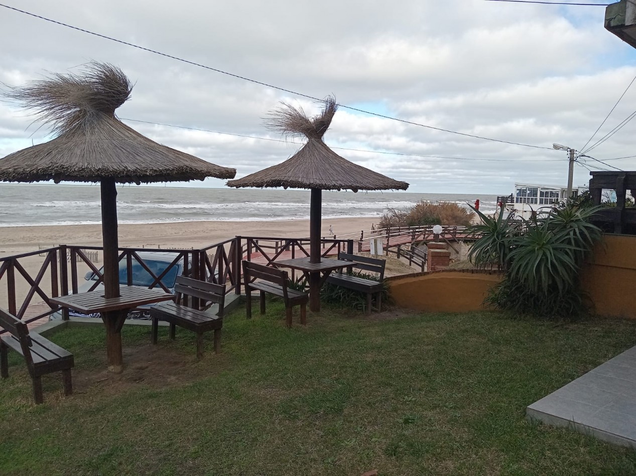 VILLA GESSEL DUPLEX  3 AMB.FRENTE AL MAR c/ COCHERA