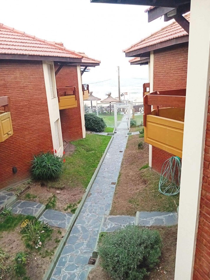 VILLA GESSEL DUPLEX  3 AMB.FRENTE AL MAR c/ COCHERA