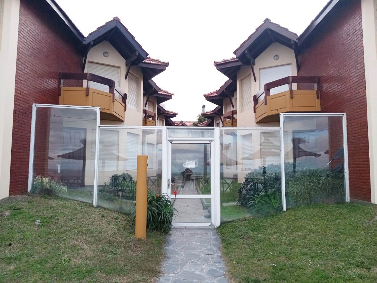 VILLA GESSEL DUPLEX  3 AMB.FRENTE AL MAR c/ COCHERA
