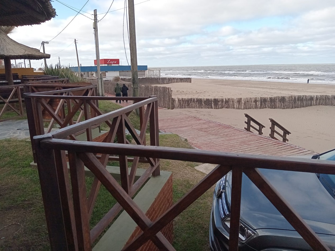 VILLA GESSEL DUPLEX  3 AMB.FRENTE AL MAR c/ COCHERA