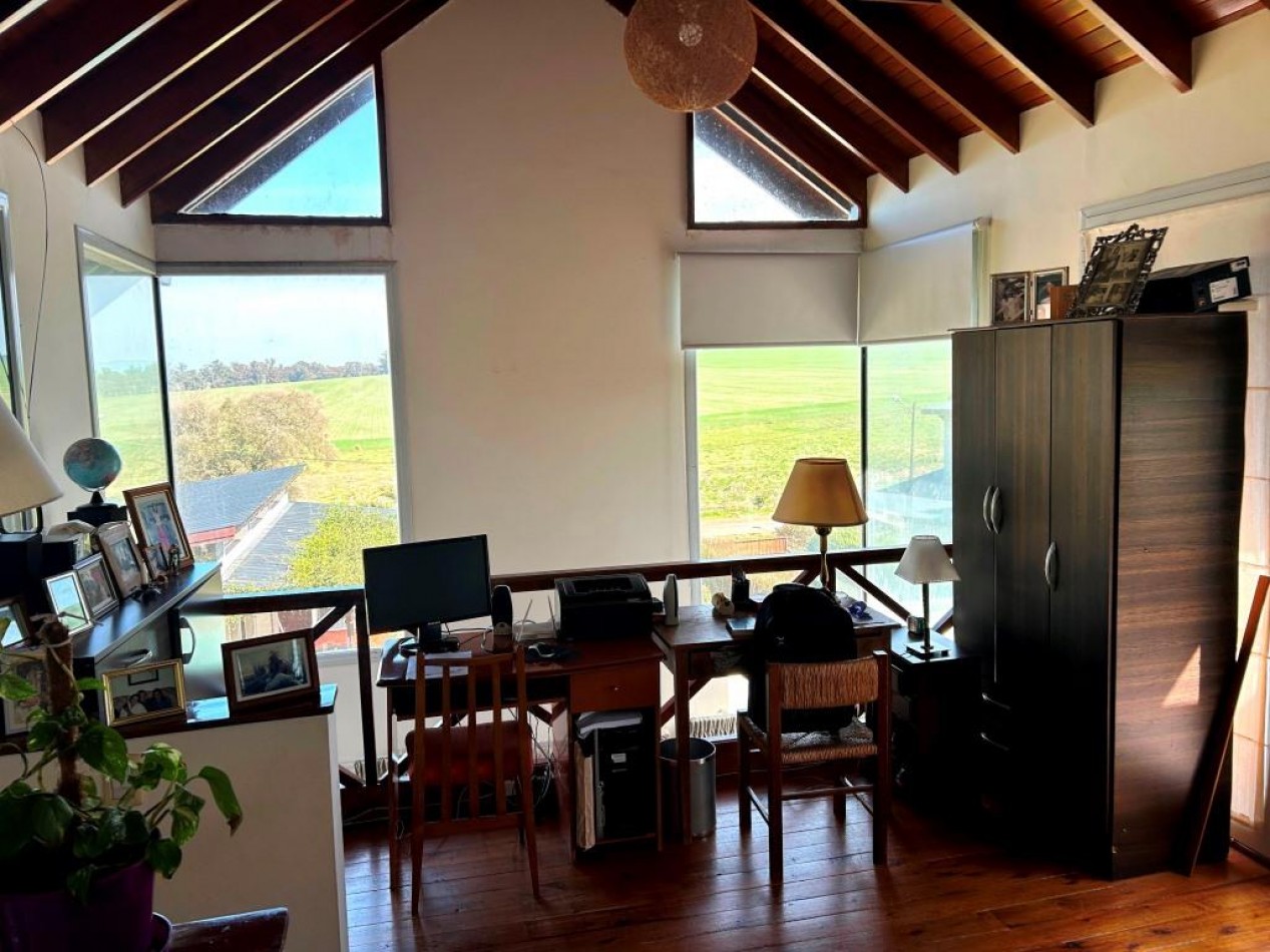 CHALET EN VENTA  de 2 DORMITORIOS c/ COCHERA , QUINCHO y PILETA en Sierra de los Padres
