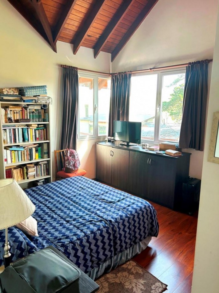CHALET EN VENTA  de 2 DORMITORIOS c/ COCHERA , QUINCHO y PILETA en Sierra de los Padres